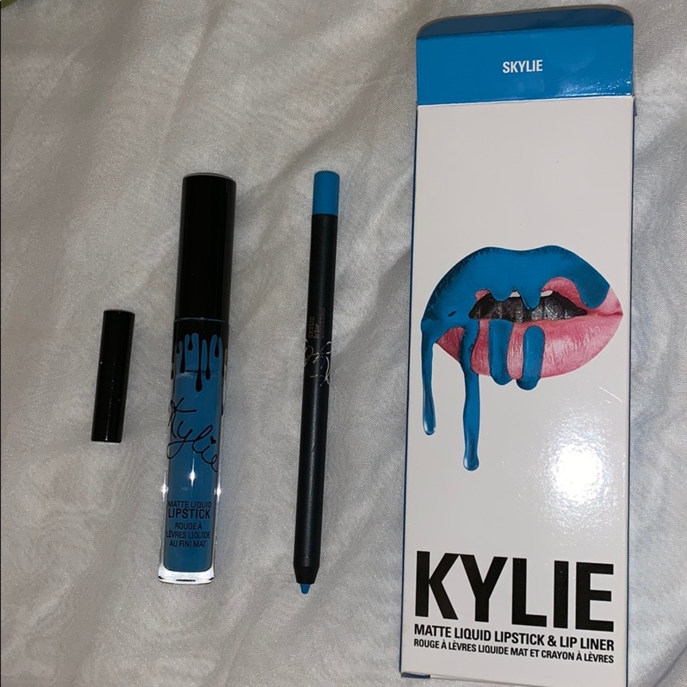 Host pick Kylie cosmetics skylie lip kit